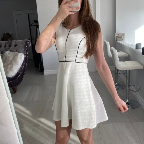 Monteau Dress - Picture 2 of 9